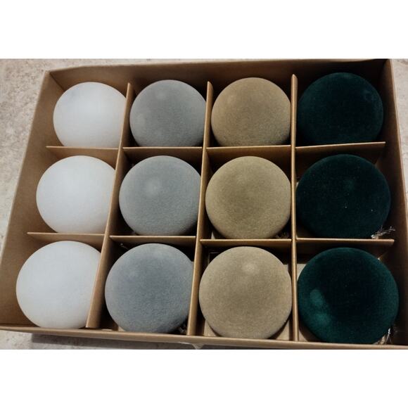 Velvet Christmas Ornaments, Velvet Ornaments for Christmas Tree, (2- Pack) - Picture 3 of 5